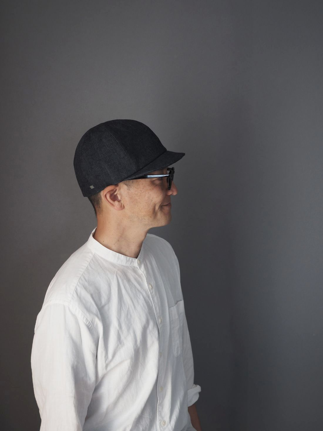 黒いワークキャップ